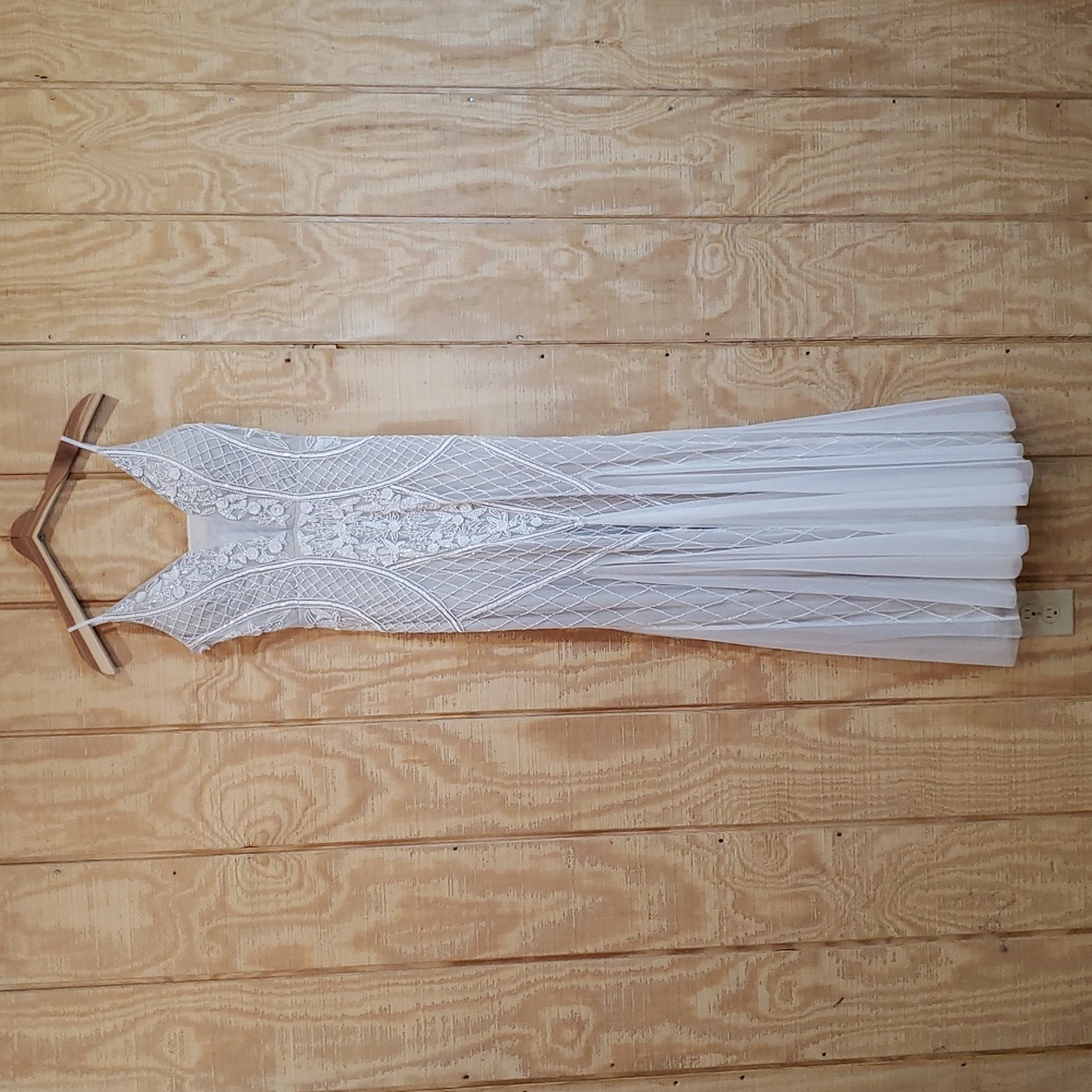Vow’d New Ivory Nude Sequin Beaded Maxi Gown Dress Size 6 - Picture 4 of 10